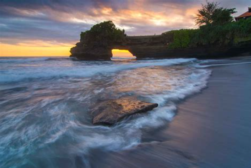 Best Indonesian beaches for surfing beginners